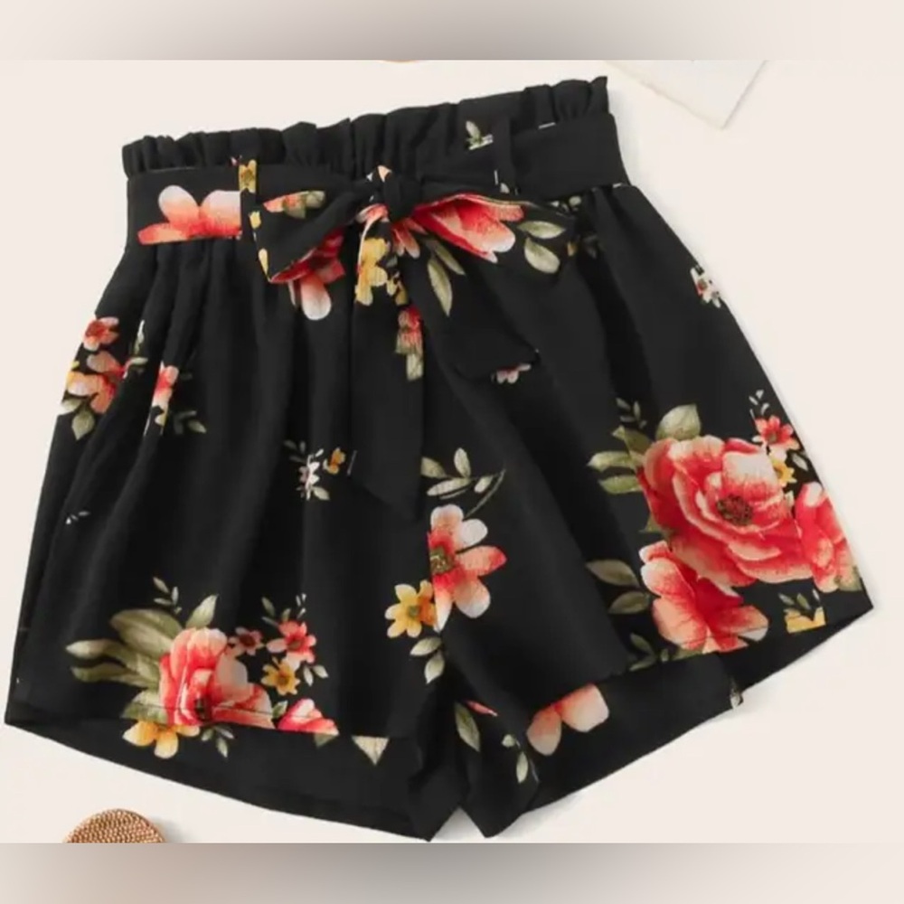 Plus Floral Print Paper Bag Waist Belted Shorts